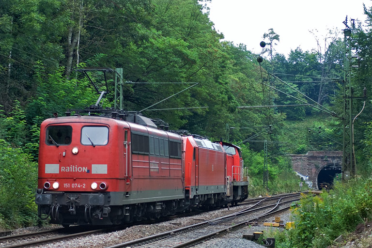 151 074, 185 343 und 294 684 bei km 18,0 (August 2009)
