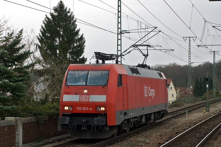 152 015 bei km 16,8 (April 2009)