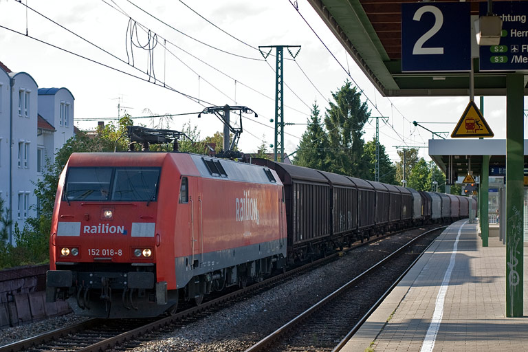152 018 mit FZT 56173 bei km 16,8 (August 2009)