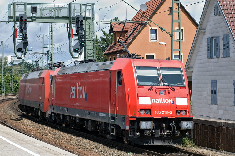 152 029 und 185 218 bei km 16,6 (Juli 2009)