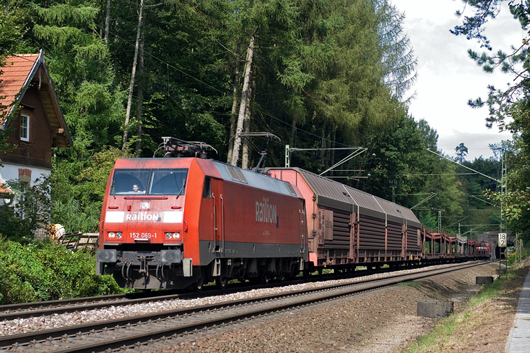 152 069 mit FZ 56167 bei km 18,4 (August 2009)