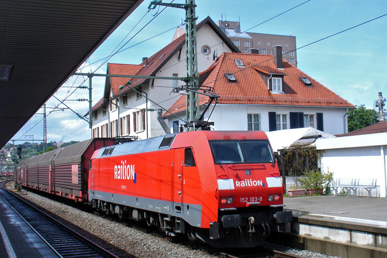 152 103 mit FZ 56165 bei km 15,6 (Juni 2009)
