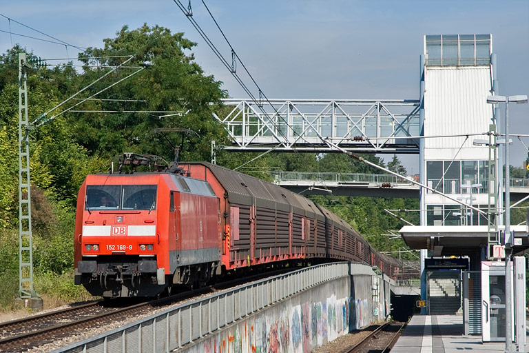 152 169 mit FZ 56165 bei km 14,2 (Juli 2009)