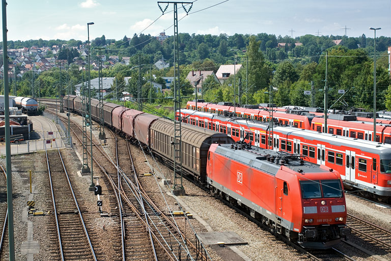 185 013 mit FE 44696 bei km 16,0 (August 2009)