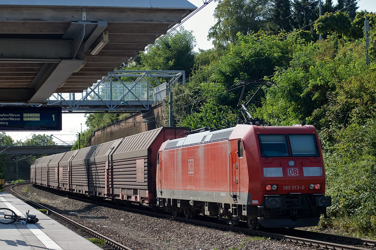 185 013 mit FZ 56165 bei km 14,2 (August 2009)