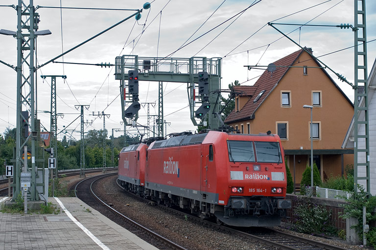 185 085 und 185 164 bei km 16,6 (August 2009)