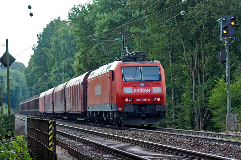 185 085 mit FE 44691 bei km 18,4 (Juli 2009)