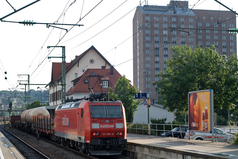 185 085 mit FZ 56183 bei km 15,6 (Juli 2009)