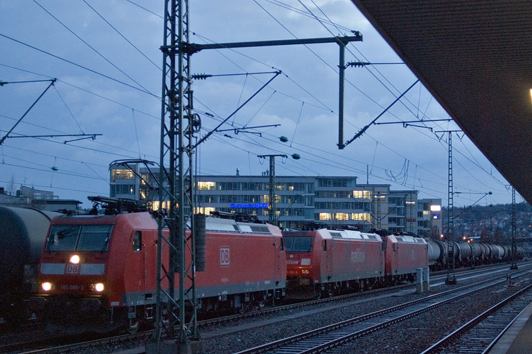 185 088 und 185 185 und 185 089 bei km 15,6 (M&auml;rz 2009)