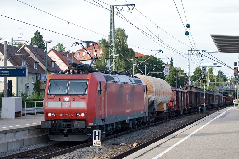 185 093 mit Fz 56183 bei km 15,6 (Juli 2009)