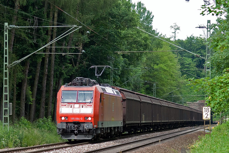 185 094 mit CS 49155 bei km 18,2 (Juni 2009)
