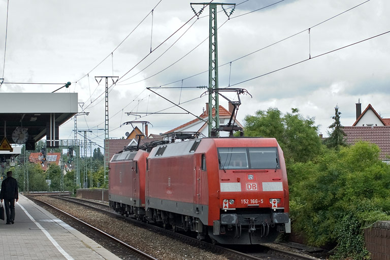 185 097 und 152 166 bei km 16,8 (September 2009)
