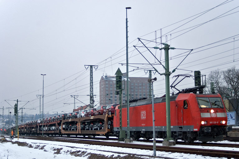 185 126 mit CFN 49587 bei km 15,6 (Januar 2009)