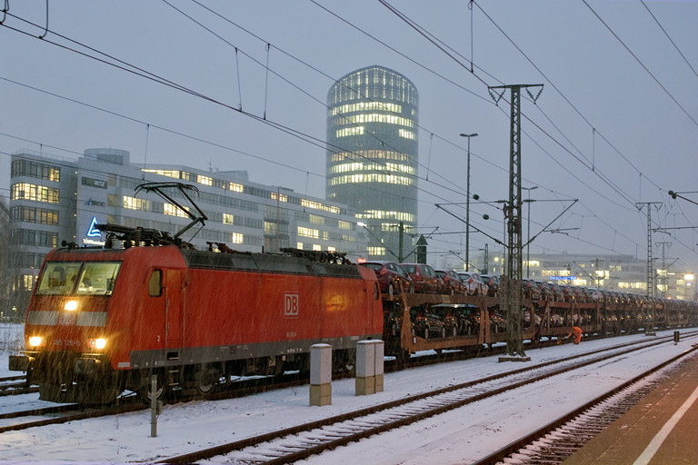185 126 mit CFN 49587 bei km 15,6 (Januar 2009)