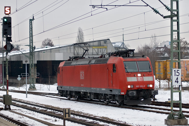 185 126 als Tfzf 68691 bei km 15,6 (Januar 2009)