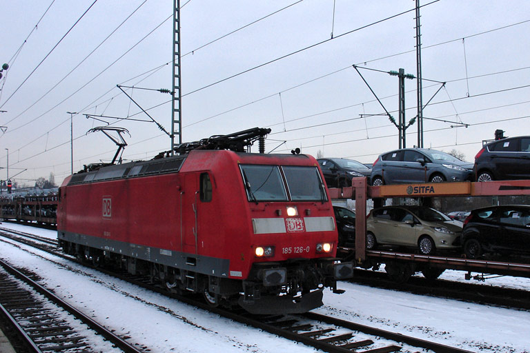 185 126 als Tfzf 68691 bei km 15,6 (Januar 2009)