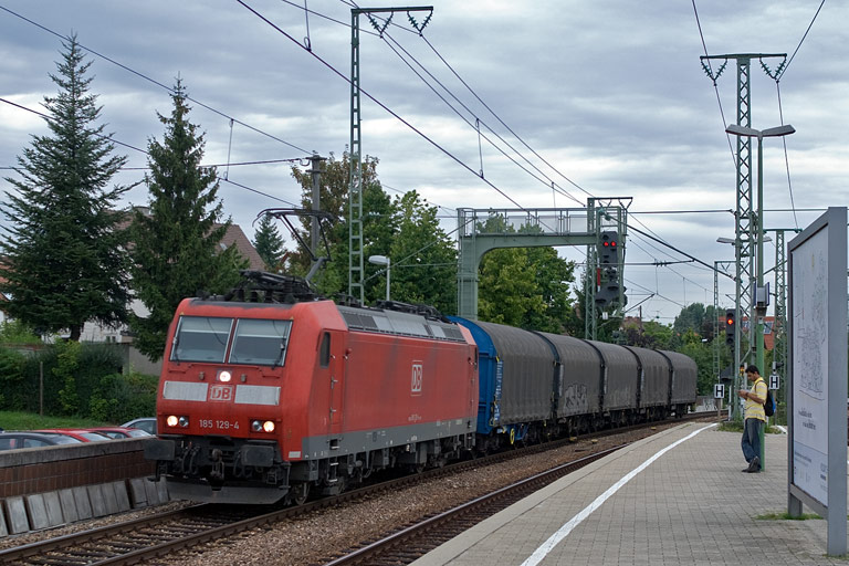 185 129 mit FZT 56171 bei km 16,6 (August 2009)