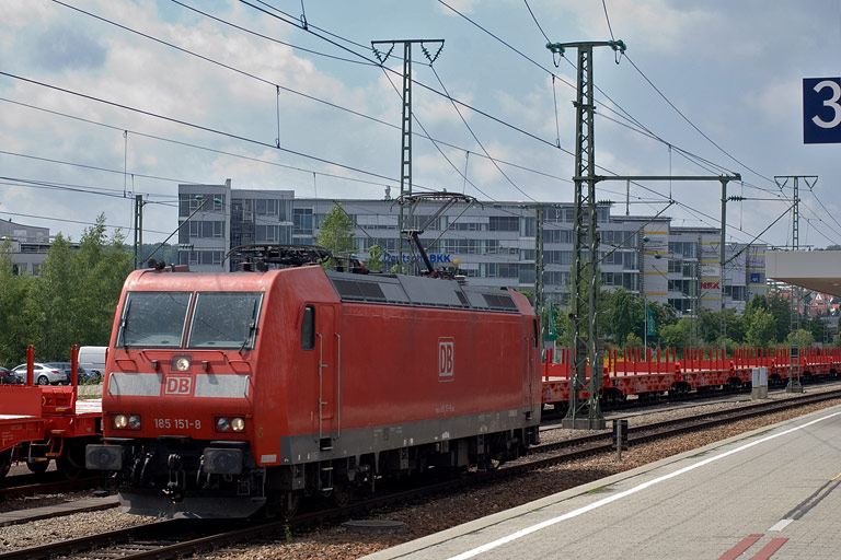 185 151 als Tfzf 68200 bei km 15,6 (Juli 2009)
