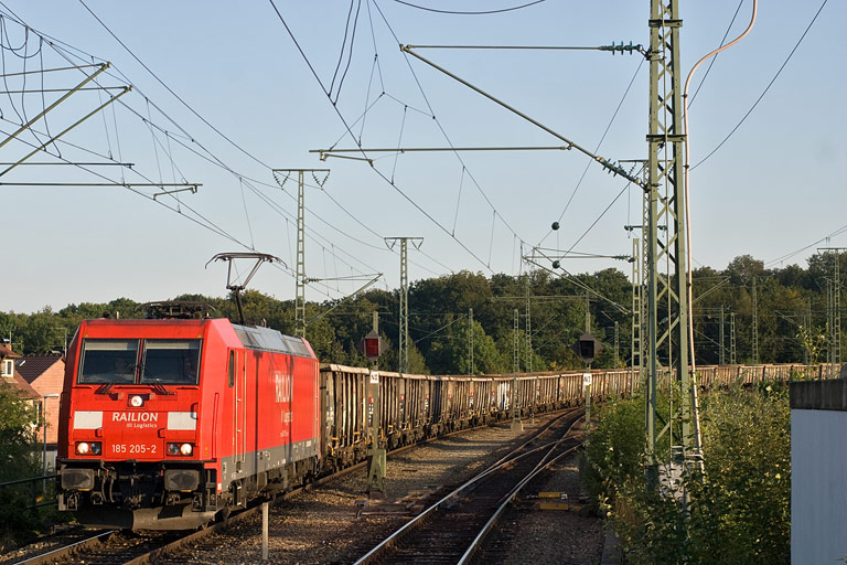 185 205 mit CFN 46338 bei km 16,8 (September 2009)