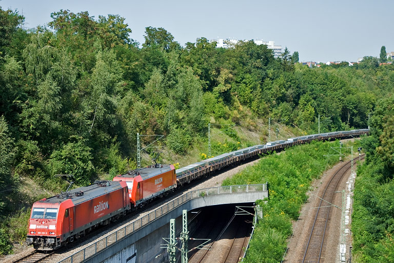 185 206 und 185 300 bei km 13,8 (August 2009)
