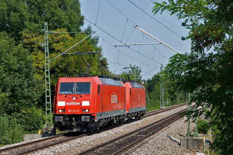 185 213 und 185 088 bei km 12,8 (August 2009)