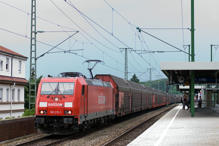 185 215 mit CSQ 60080 bei km 16,6 (Juli 2009)