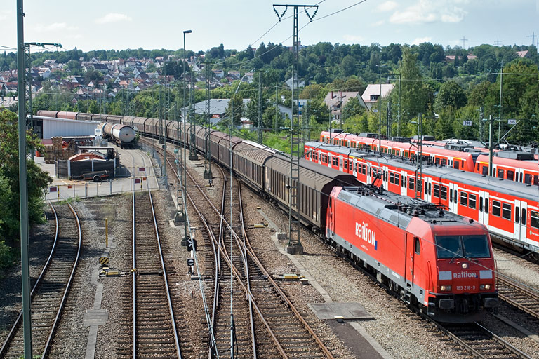 185 216 mit FE 44696 bei km 16,0 (August 2009)