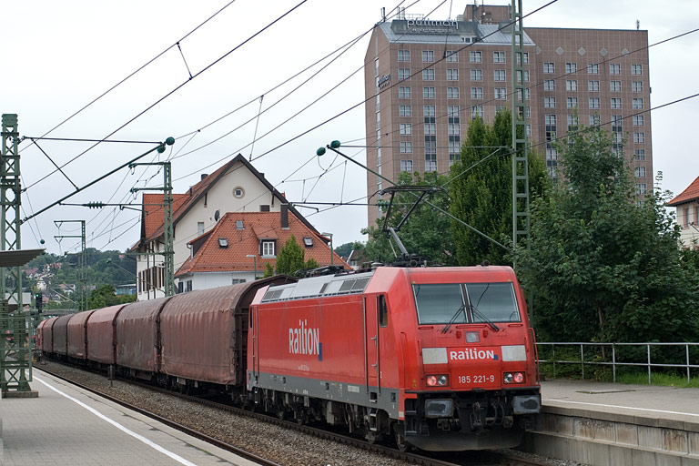 185 221 mit FE 44691 bei km 15,6 (Juli 2009)