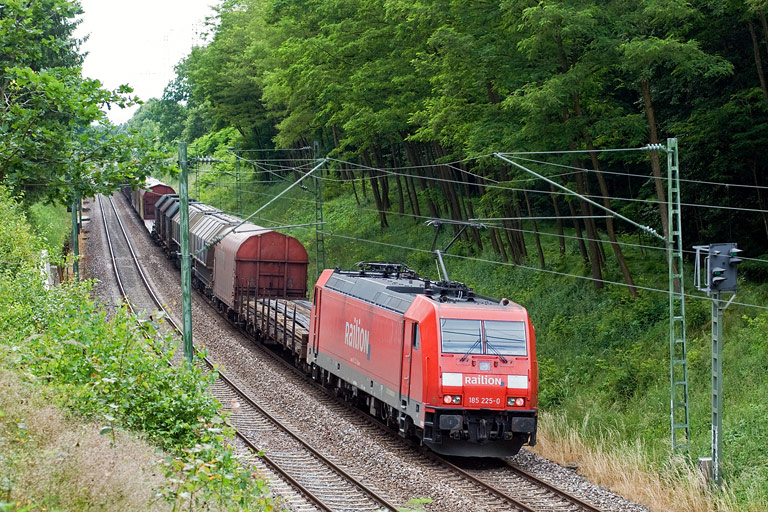 185 225 mit FE 44691 bei km 21,6 (Juni 2009)