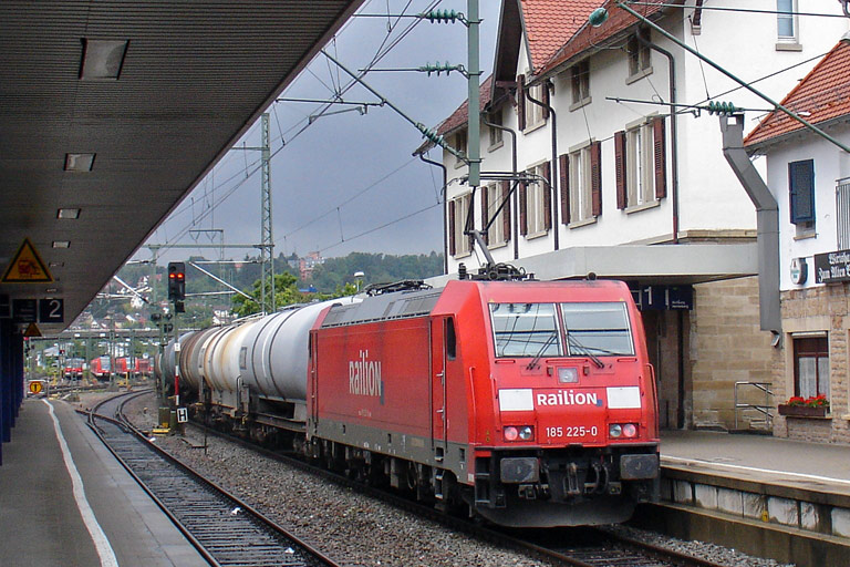 185 225 mit FE 45175 bei km 15,6 (Juni 2009)