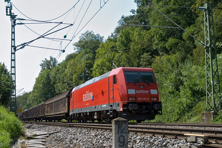 185 226 mit CS 46717 bei km 12,8 (August 2009)