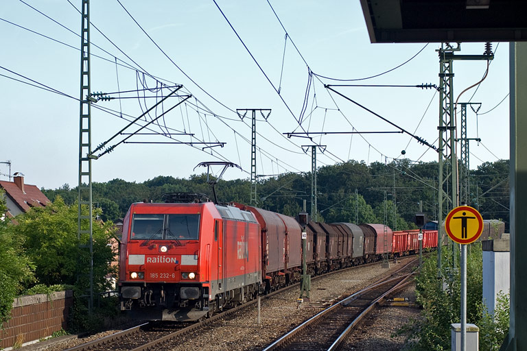 185 232 mit FZT 56166 bei km 16,8 (August 2009)