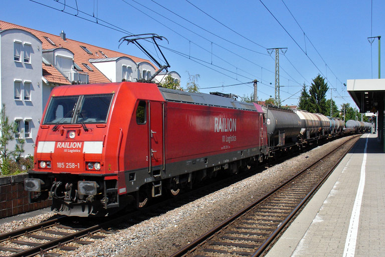 185 258 mit FE 45175 bei km 16,6 (Juli 2009)
