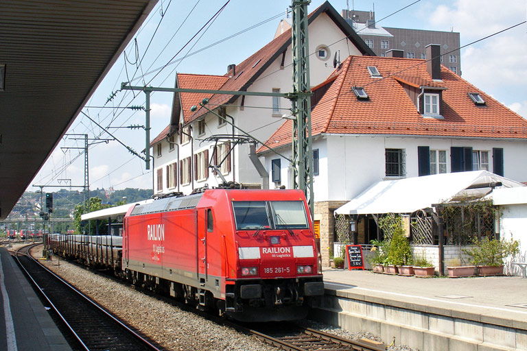 185 261 mit CFN 49731 bei km 15,6 (Juli 2009)