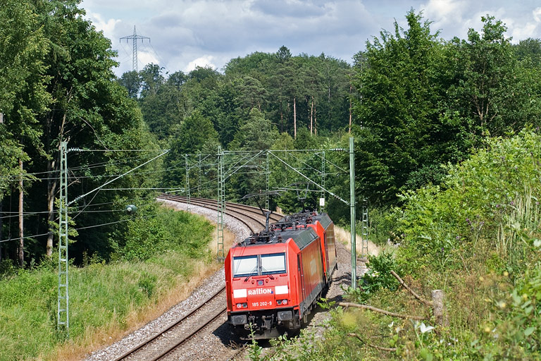 185 278 und 185 202 bei km 21,6 (Juni 2009)