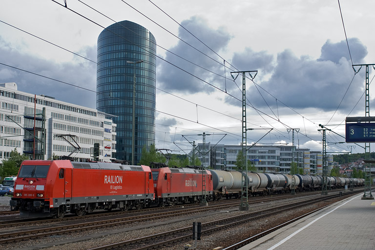 185 289 und 185 091 bei km 15,6 (April 2009)