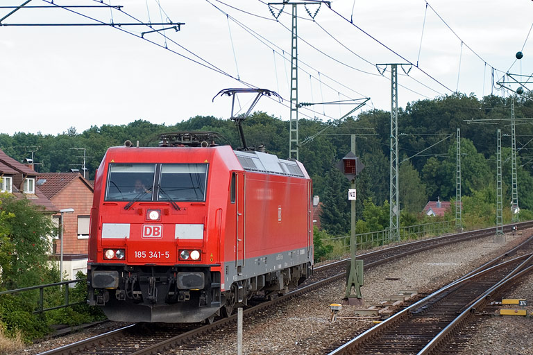 185 341 als Tfzf 69313 bei km 16,8 (Juli 2009)