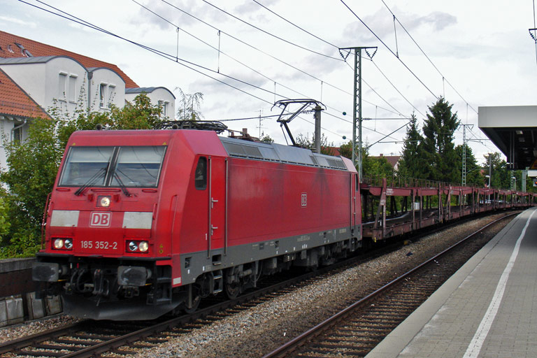 185 352 mit Fz 56165 bei km 16,8 (Juli 2009)