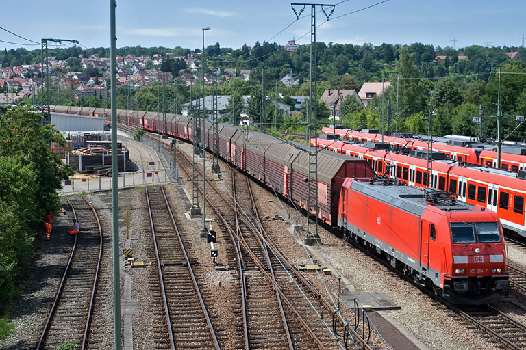 185 364 mit CSQ 60080 bei km 16,0 (Juli 2009)