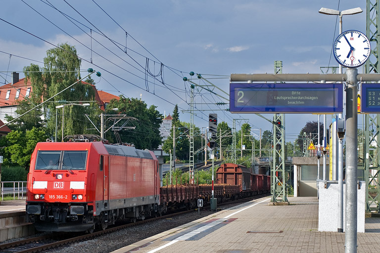 185 366 mit FZ 56183 bei km 15,6 (Juli 2009)