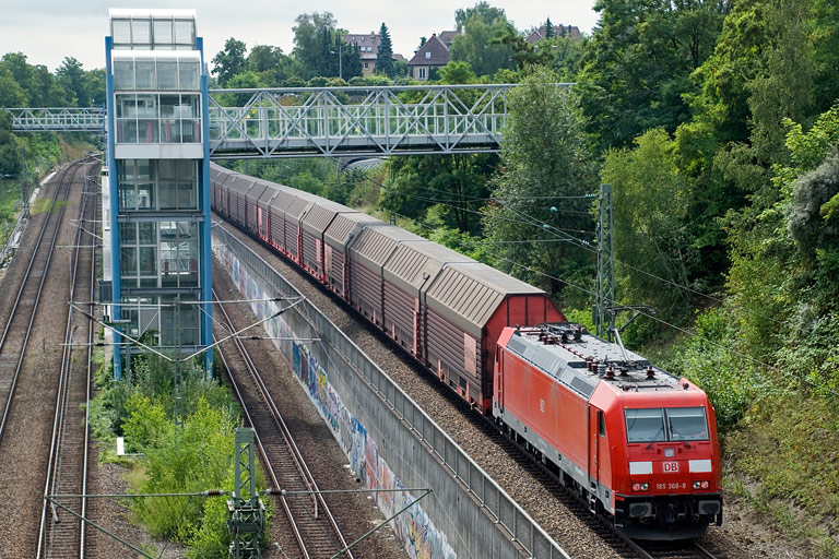 185 368 mit FZ 56165 bei km 14,0 (August 2009)