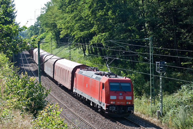 185 374 mit FE 44691 bei km 21,6 (Juli 2009)
