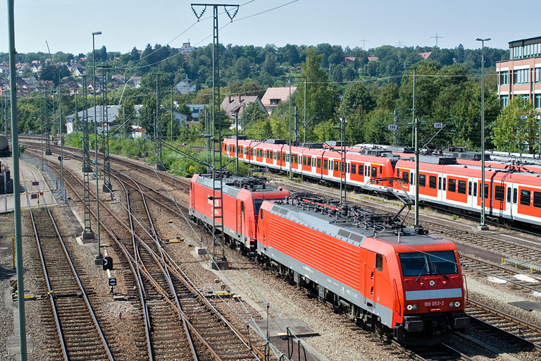189 053 und 185 281 bei km 16,0 (August 2009)