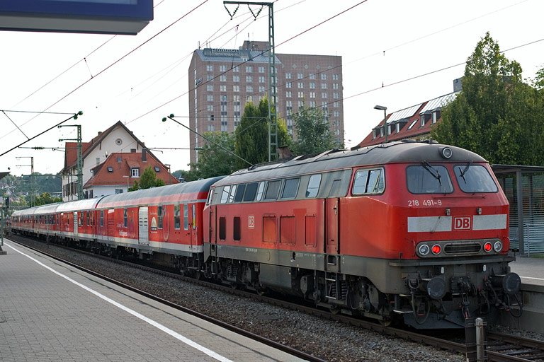 218 491 mit RE 19010 bei km 15,6 (August 2009)