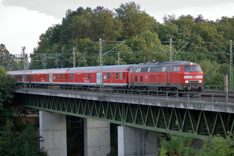 218 491 mit Lr 70623 bei km 14,6 (August 2009)