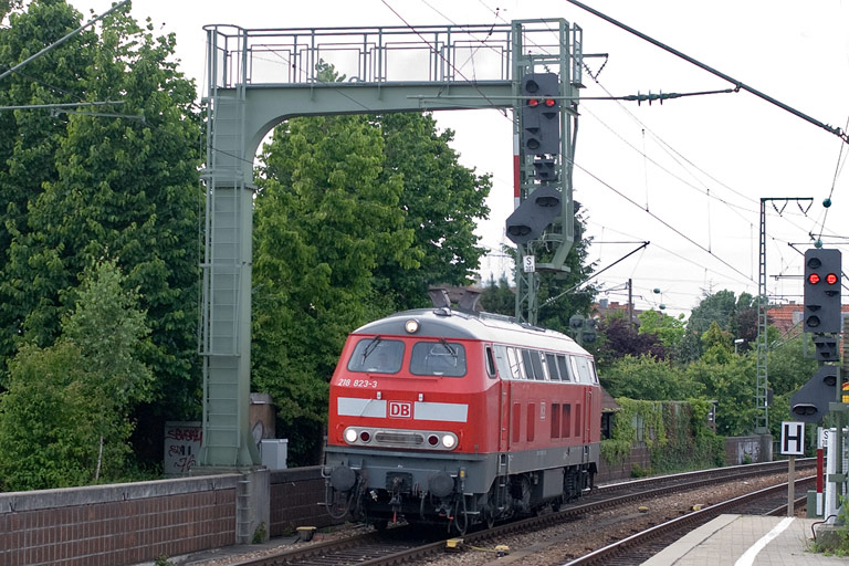 218 823 bei km 16,6 (Juni 2009)