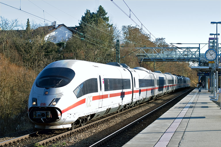 Baureihe 403 (Tz 331) als ICE 2810 bei km 14,2 (November 2009)