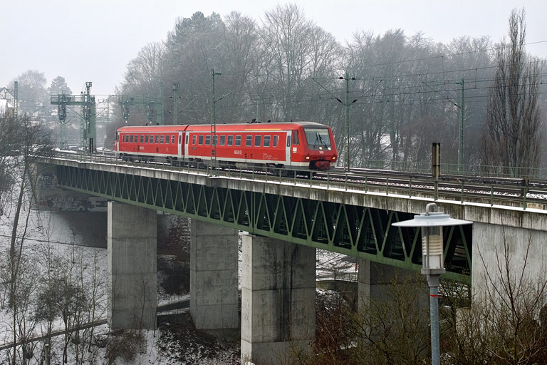611 545 als IC 2806 bei km 14,2 (Januar 2009)