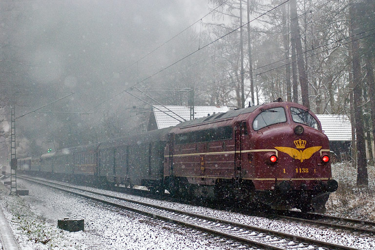 V170 1138 (ex-DSB My 1138) mit DPE 92050 bei km 18,2 (Dezember 2009)