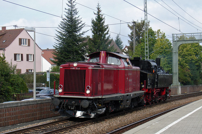 V100 2335 und 93 1360 als Tfzf(D) 93724 bei km 16,6 (September 2009)